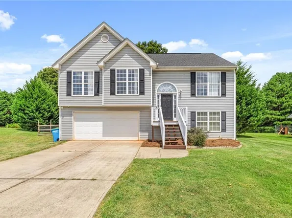 98 Huntington Ln, Commerce, GA 30529