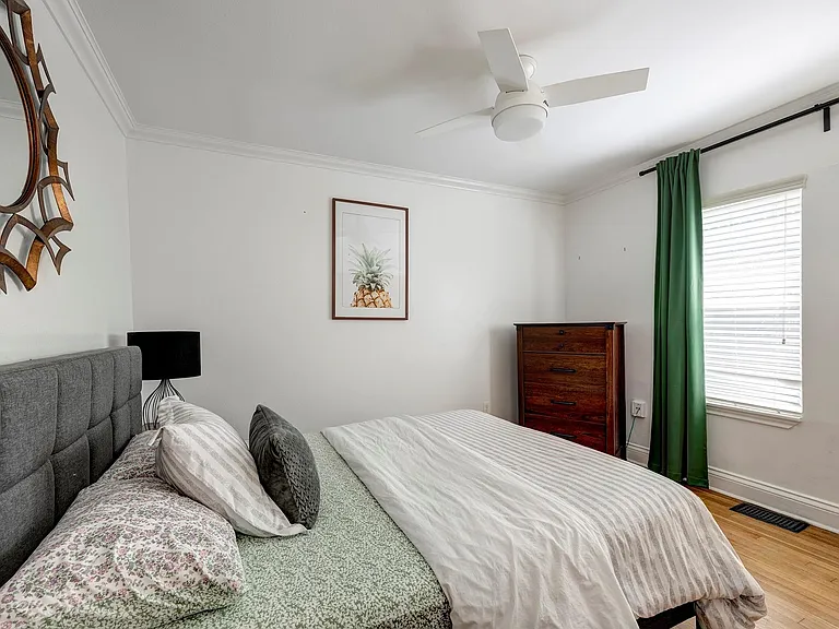 1811 Marshall St — Photo 12