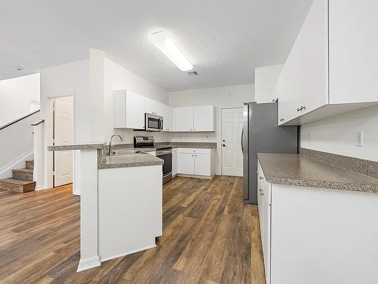 9091 Villa Palma Ln — Photo 2
