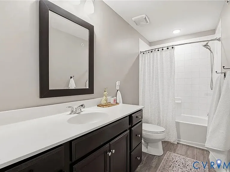 4349 Saunders Station Loop #B — Photo 19