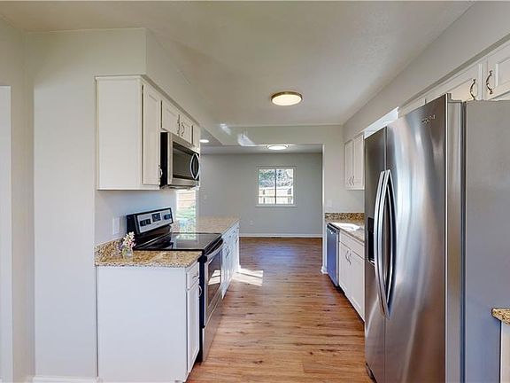 3rd image of 1207 Garth Dr