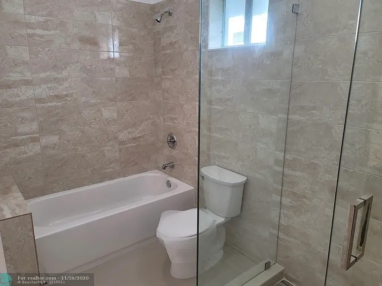2900 SW 62nd Ave — Photo 6
