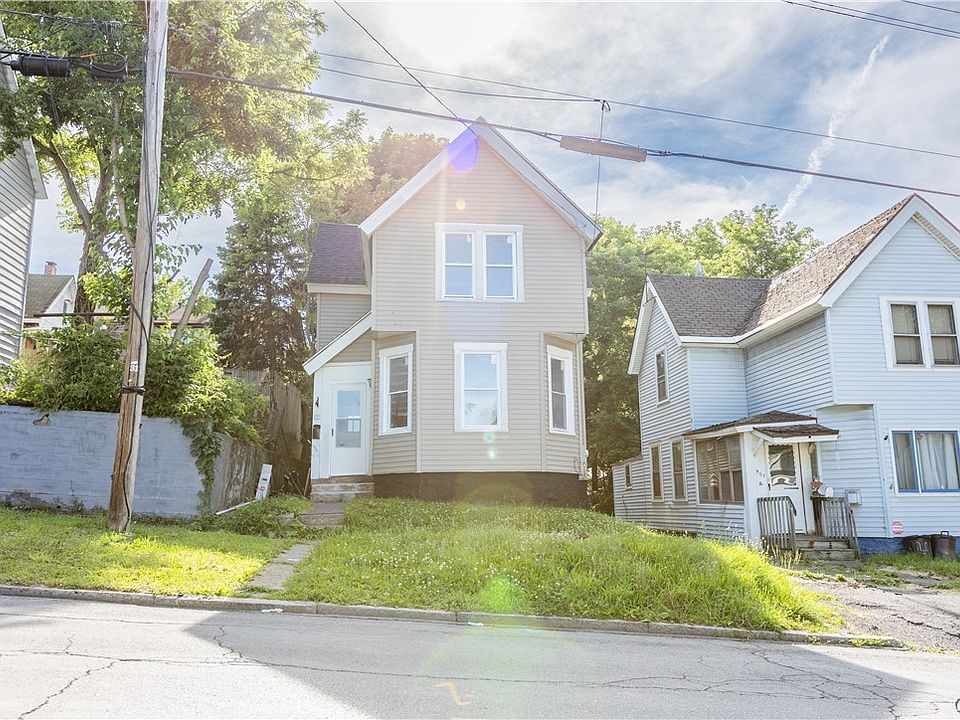 1st image of 901 Highland St
