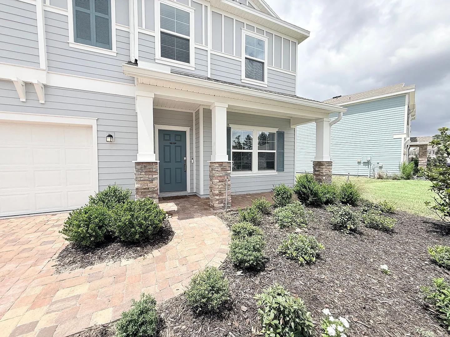 Spacious 4BR Home with Office, Loft & Lake Views — Photo 2