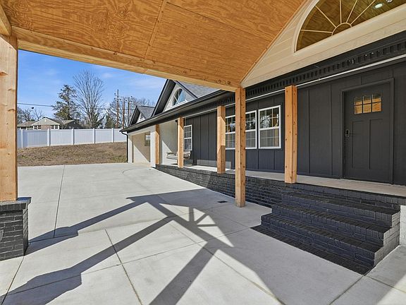 2nd image of 220 E Belvedere Rd