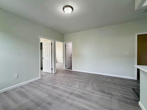 3rd image of 792 Onderdonk Ave #2L