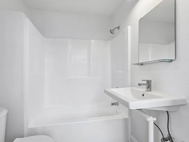 2050 Clio St — Photo 13