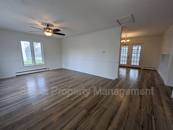 4th image of 3226 Arrowwood Dr