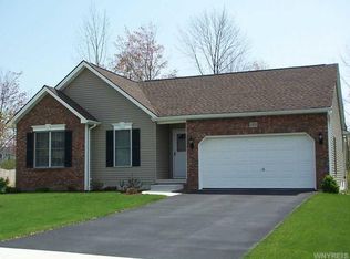 1463 Evergreen Dr, Lake View, NY 14085