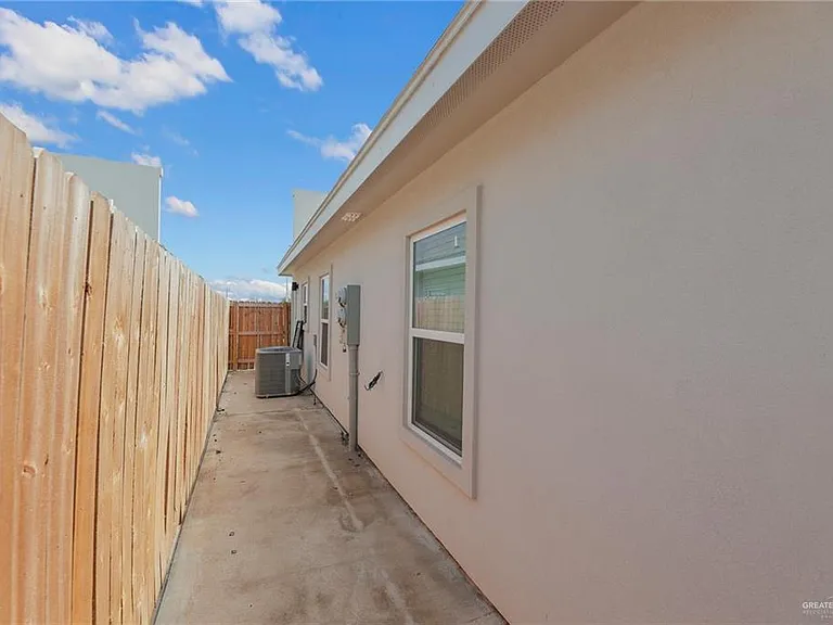 1405 San Vicente Ave #1 — Photo 14
