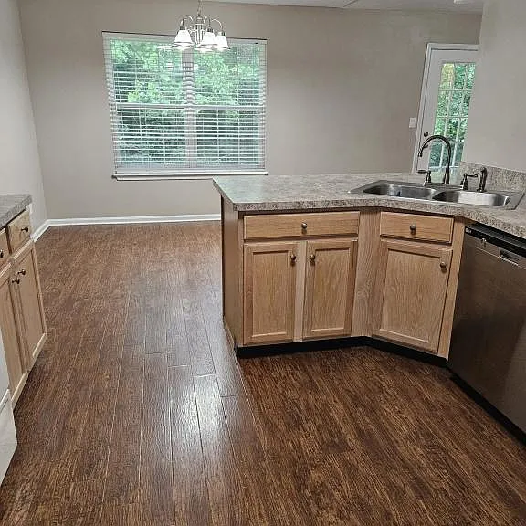 305 Dalton Ct — Photo 6