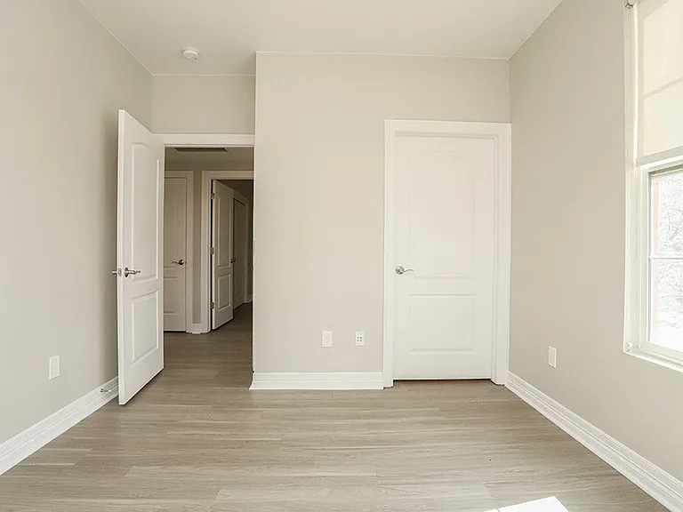 1721 Marion — Photo 33