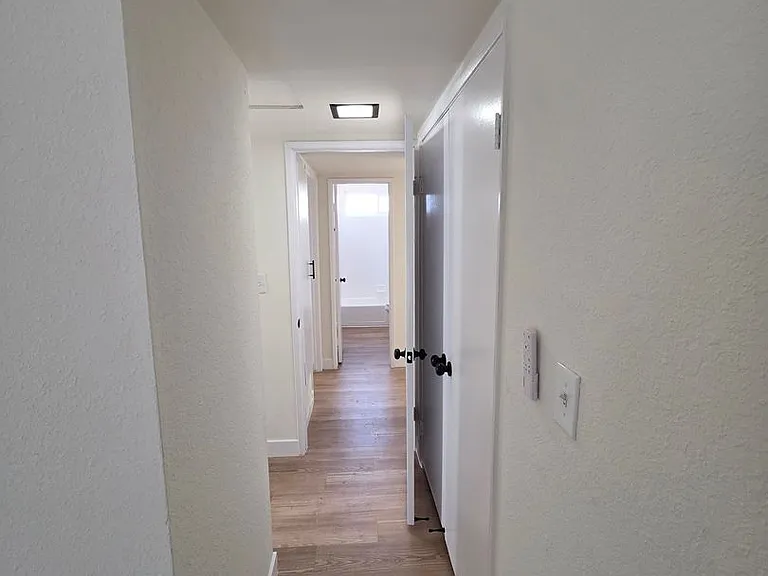 16th405 — Photo 15