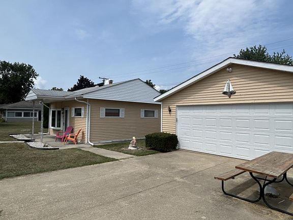 2nd image of 6405 Shady Ln
