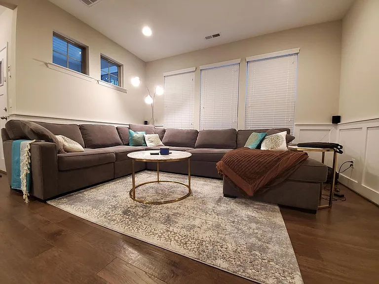 1013 Metropolitan Dr — Photo 6