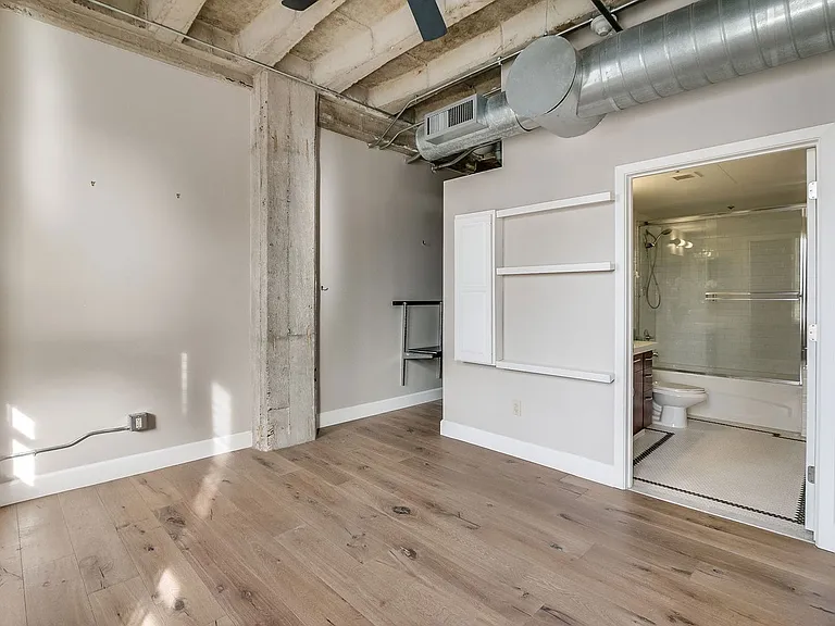 114 W Adams St #610 — Photo 11