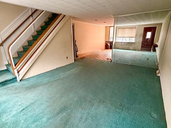 3rd image of 868 Fairfax Rd