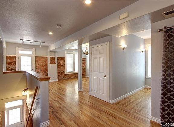 3rd image of 3039 Welton St