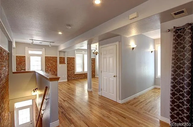 3039 Welton St — Photo 3