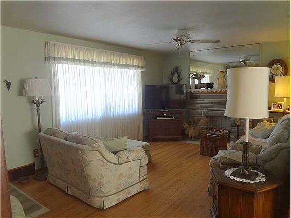 3rd image of 529 Marylea Ave