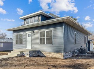 707 5th Ave NE, Independence, IA 50644