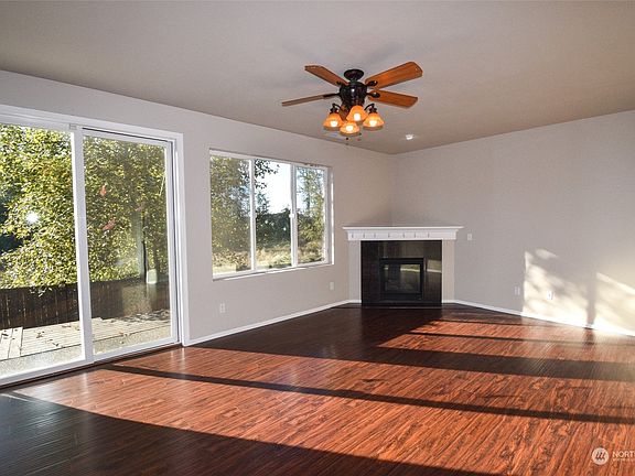 4th image of 1004 86th Avenue SE