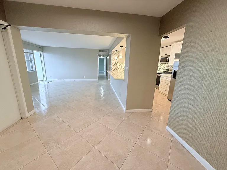 401 Golden Isles Dr #913 — Photo 12