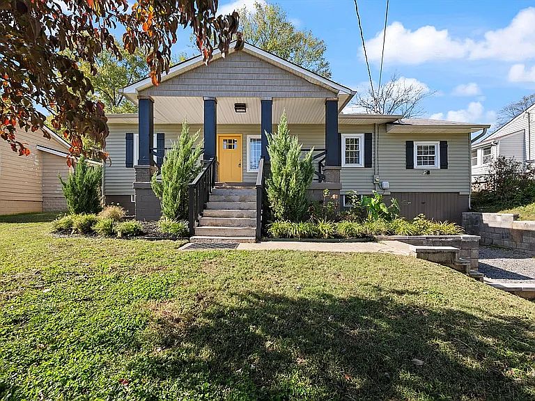 1st image of 208 Pitts Ave