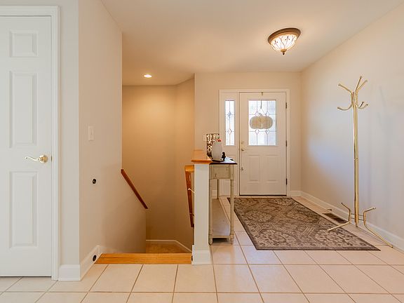 4th image of 1005 Edwards Ln