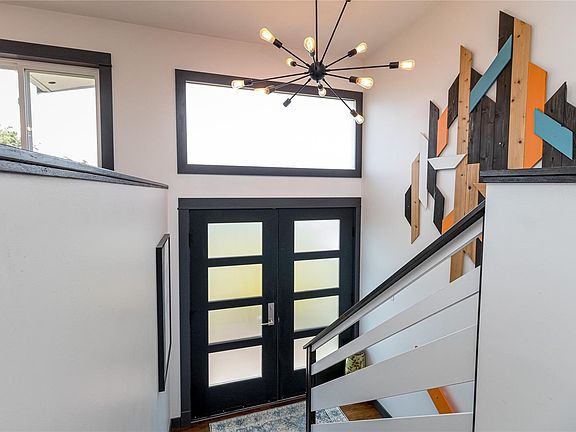 3rd image of 2363 Seine Rd