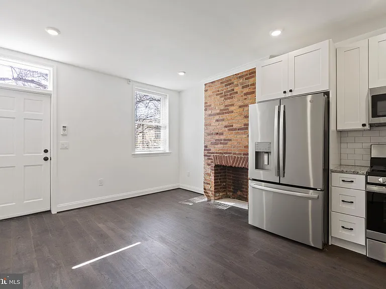 1008 Boyd St — Photo 6