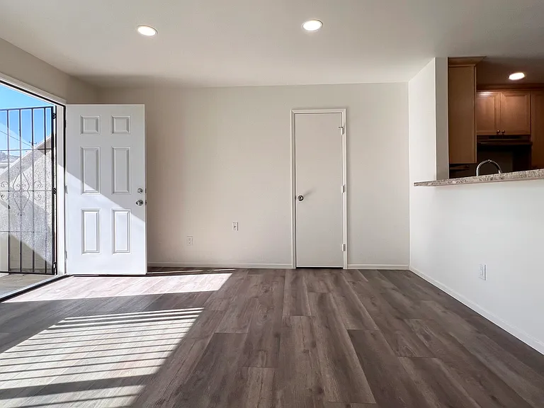 Florida Street Apartments — Photo 36