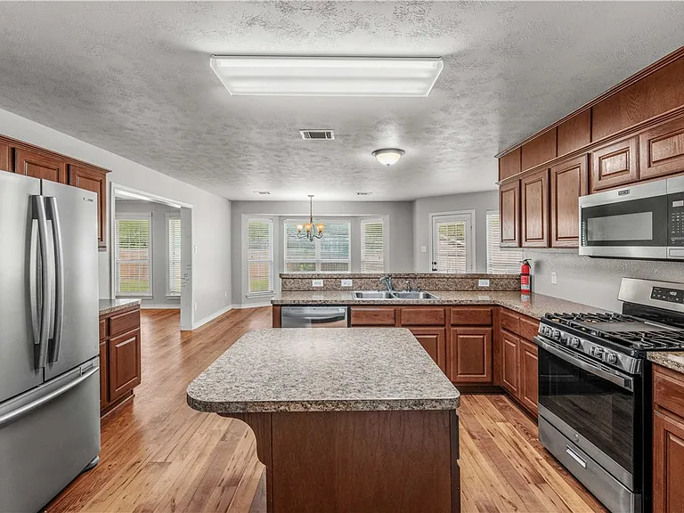 4101 Hunter Creek Dr — Photo 10