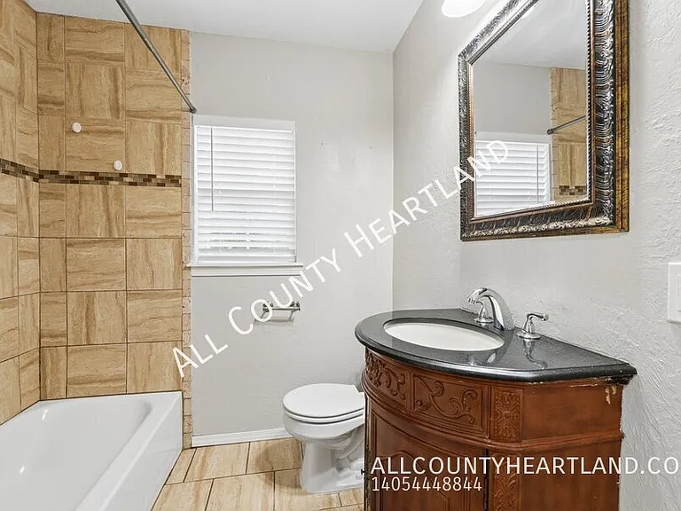 2109 NW 31st St — Photo 6