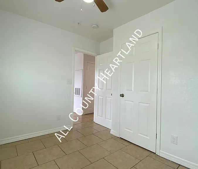 944 SE 14th St #1 — Photo 8