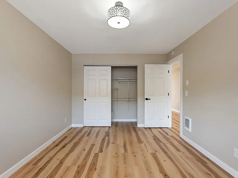Sandy Terrace Apartments — Photo 60