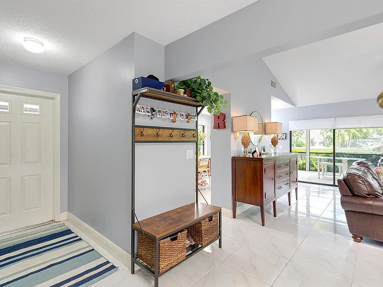 378 SW 28th Ave — Photo 5