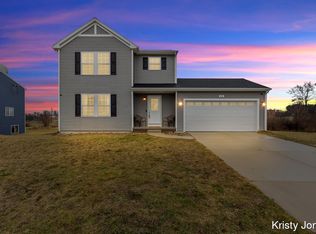 426 Oak View Dr, Middleville, MI 49333