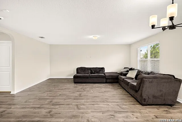3 bed, 2.5 bath, 2241 sqft, $2,100 — Photo 3