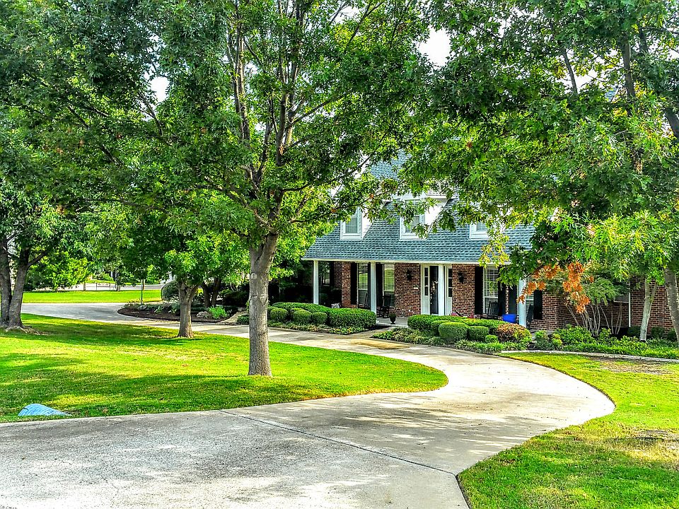 1st image of 2702 Whispering Oaks