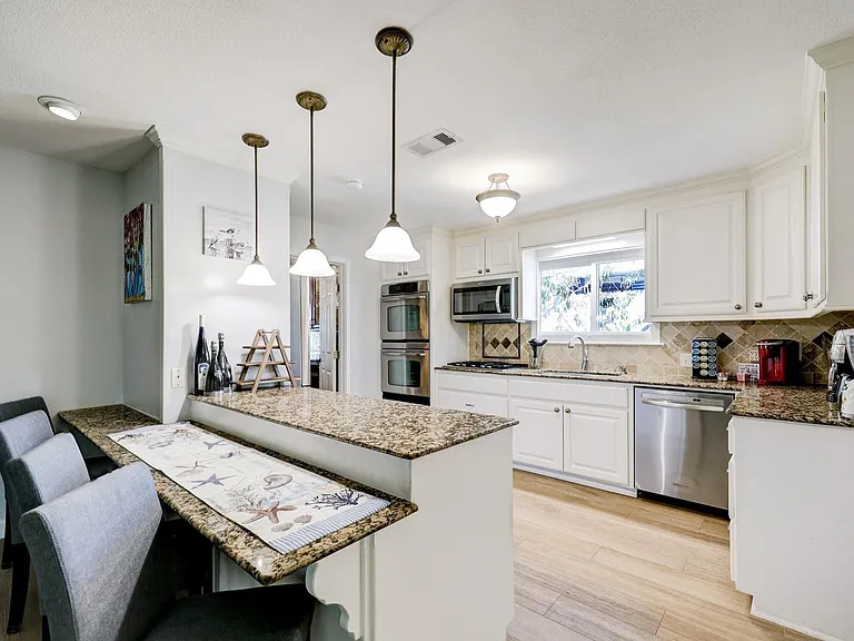 2824 E Palm Cir — Photo 13