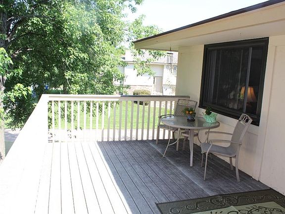 Great deck off living room area.