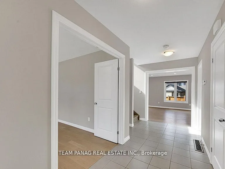 16 Berardi Cres — Photo 5