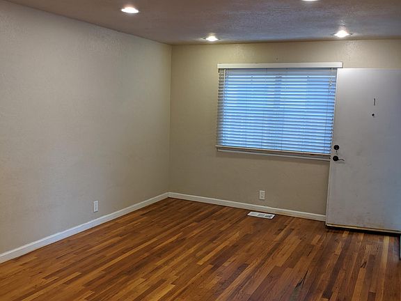 4th image of 123 Duane St APT 2