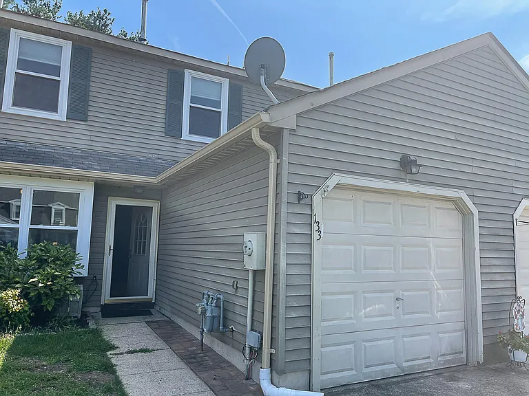 133 River Bank Dr — Photo 1
