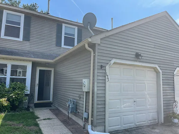 133 River Bank Dr, Roebling, NJ 08554