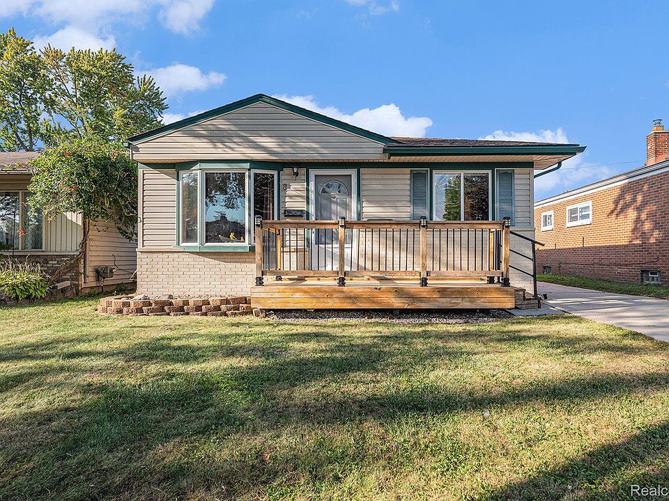 1st image of 22715 Lake Dr