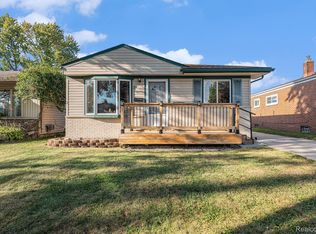 22715 Lake Dr, Saint Clair Shores, MI 48082
