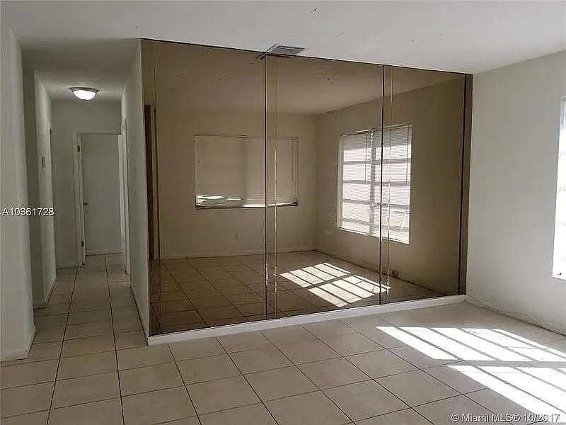 3 bed, 2.0 bath, 1040 sqft, $2,800 — Photo 2