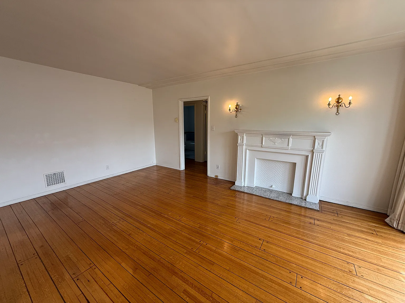 2 bed, 1100 sqft, $3,150 — Photo 4